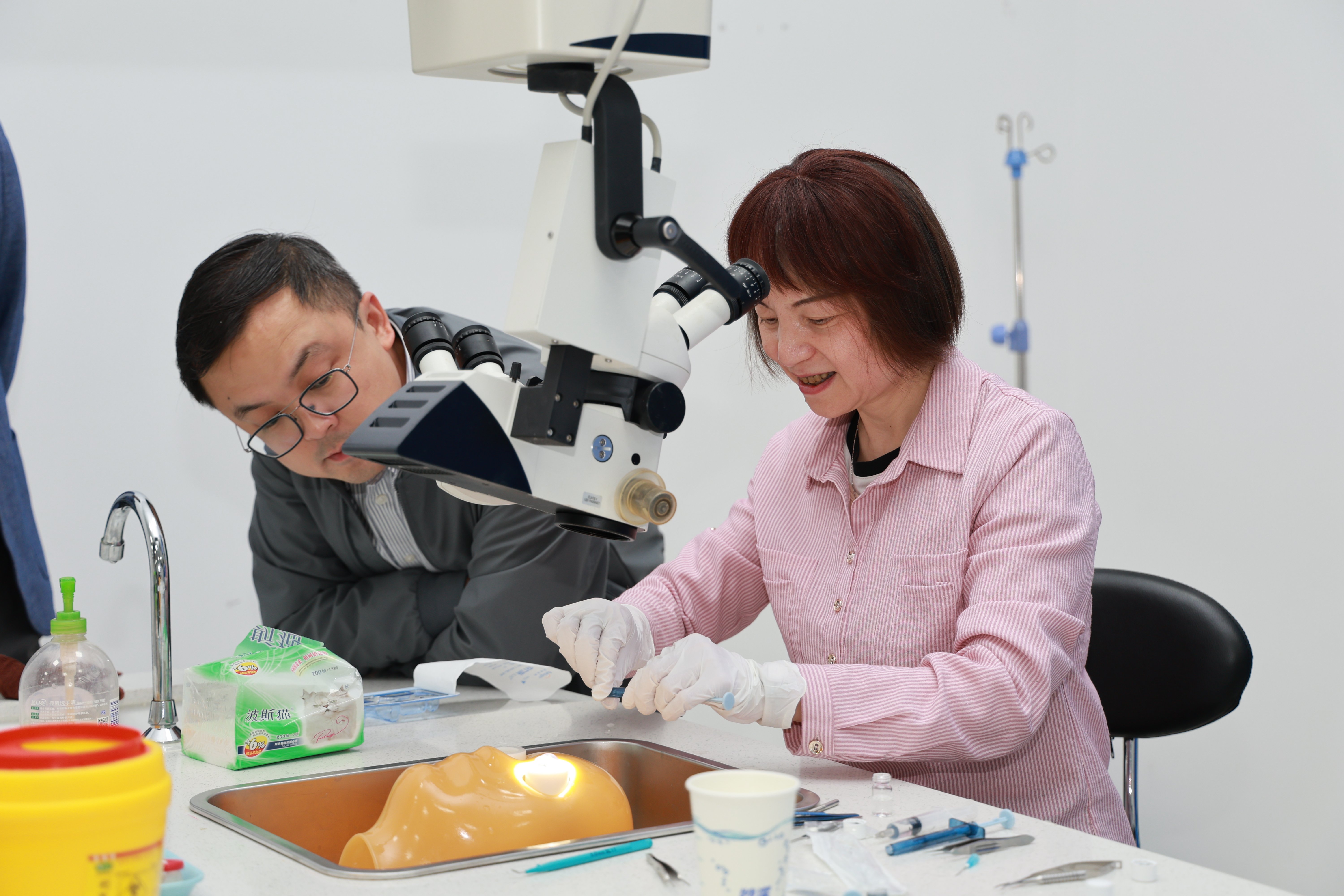 祝贺！重庆华厦眼科汪红教授荣膺”龙晶PR首批认证医师”